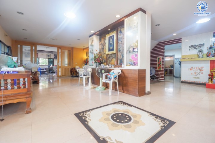 *****บ้านเดี่ยวมือสองย่านกรุงเทพฯ ม.อรุณทอง พุทธมณฑลสาย2 เนื้อที่กว้างขวางมากถึง 114 ตร.ว.  ฟังก์ชัน 6 ห้องนอน 4 ห้องน้ำ ที่จอดรถ 3 คัน บ้านสไตล์ Home Office บนทำเลแห่งการเดินทาง ใกล้รถไฟฟ้าสายสีน้ำเงิน "สถานีบางหว้า" และทางด่วน "ศรีรัช"